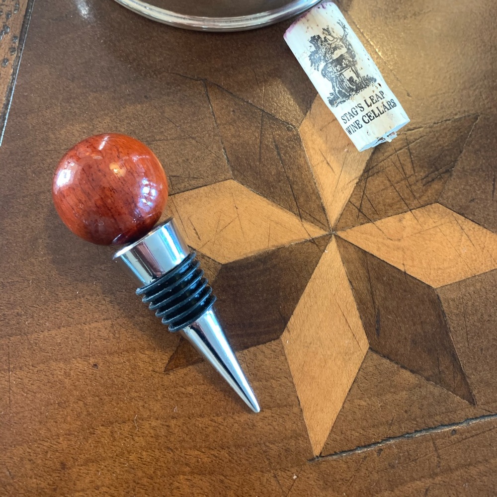 Decorative Wine Bottle Stopper with large Wood top